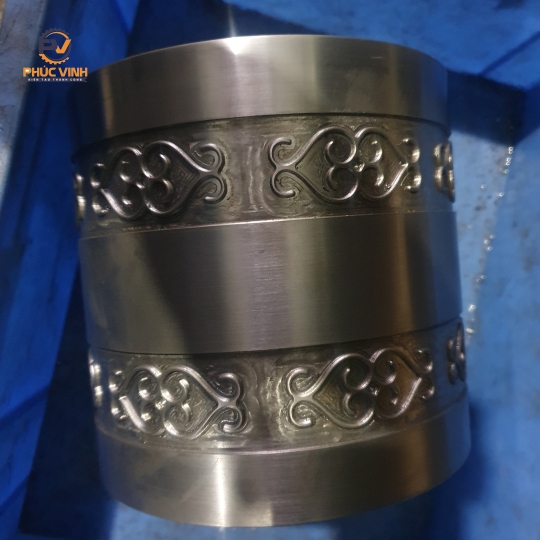 Gia Công Phay CNC 4 axis Trục Cán Hoa Văn Sắt Hộp